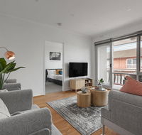 Heart of Ormond Apartment by Ready Set Host - Accommodation Gladstone