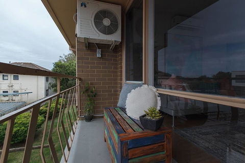 Heart Of Ormond Apartment By Ready Set Host - Accommodation Gladstone 2