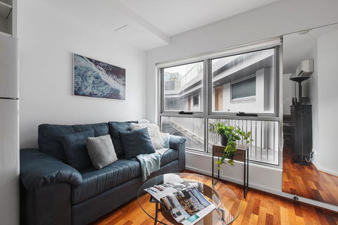 Heart Of Sandringham Apartment By Ready Set Host - Accommodation Gladstone 1