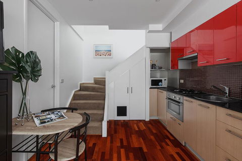 Heart Of Sandringham Apartment By Ready Set Host - Accommodation Gladstone 2