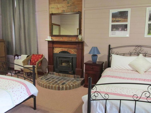 Henry's Cottage - Accommodation Gladstone 3