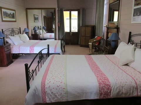 Henry's Cottage - Accommodation Gladstone 0