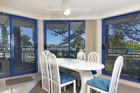 Heritage Unit 101/18 Manning Street, Tuncurry - Accommodation Gladstone 3