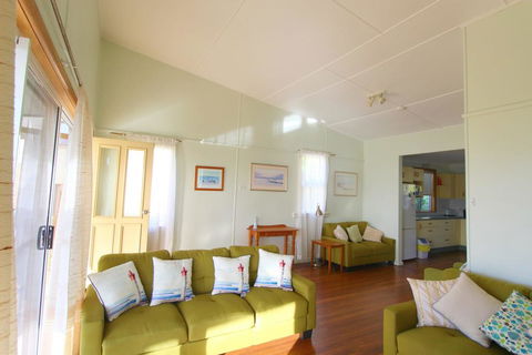 Hi View, 18 Dulconghi Street - Accommodation Gladstone 3