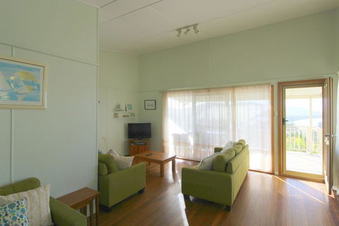 Hi View, 18 Dulconghi Street - Accommodation Gladstone 2