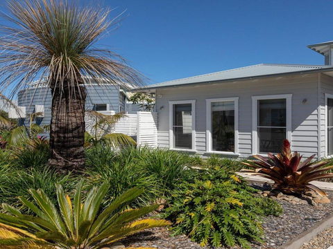 Hideaway At Culburra - Guest House With Plunge Pool - Accommodation Gladstone 0