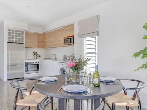 Hideaway At Culburra - Guest House With Plunge Pool - Accommodation Gladstone 3