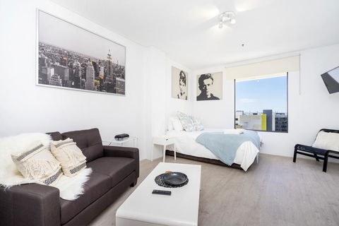 High In The Sky Executive - Accommodation Gladstone 3