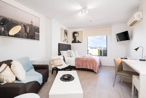 High In The Sky Executive - Accommodation Gladstone 2