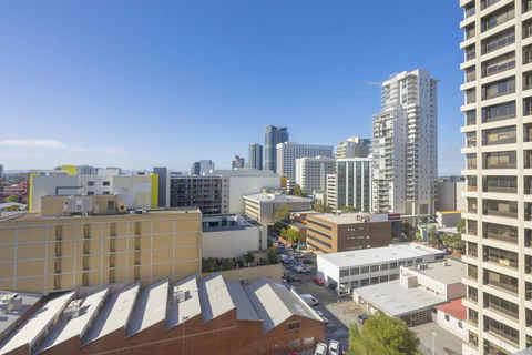 High In The Sky Executive - Accommodation Gladstone 1