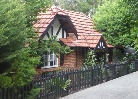 High View Cottage - Accommodation Gladstone 0