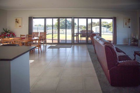 Highview On Victoria Coffin Bay - Accommodation Gladstone 3