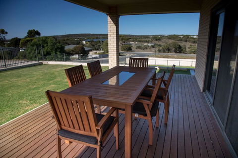 Highview On Victoria Coffin Bay - Accommodation Gladstone 1
