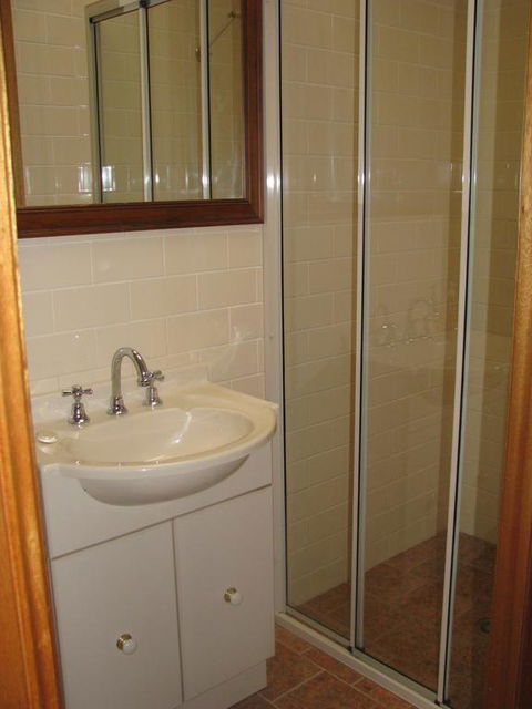 Hill Top Country Guest House - Accommodation Gladstone 2