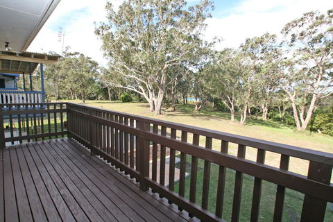 Hill Top Water And Bush Views - Accommodation Gladstone 3