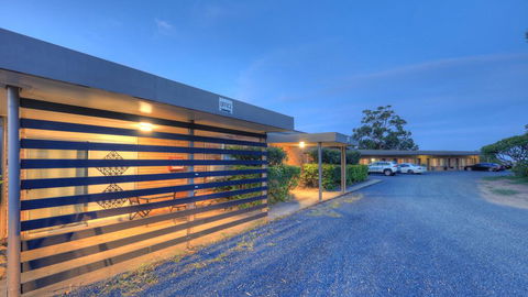 Hilldrop Motor Inn - Accommodation Gladstone 2