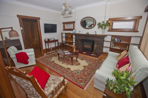 Hillside Cottage - Accommodation Gladstone 1
