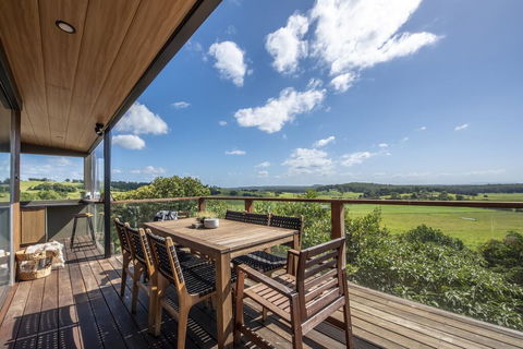 Hilltop Hideaway Luxury Style - Accommodation Gladstone 3
