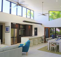Hilltop Views - Cannonvale - Accommodation Gladstone
