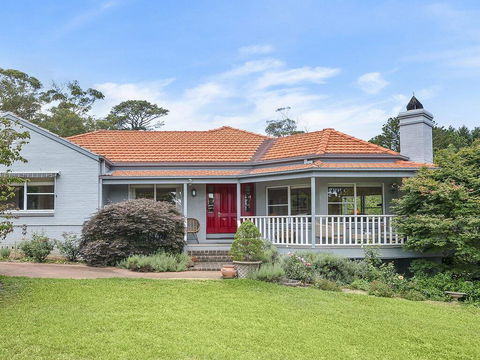 Hillview Cottage - Classic Country Comfort And Charm - Accommodation Gladstone 0