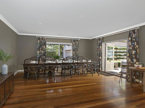 Hillview Cottage - Classic Country Comfort And Charm - Accommodation Gladstone 3