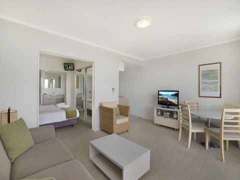 Hinterland Luxury - 1 Bedroom Hinterland View Apt - Accommodation Gladstone 3
