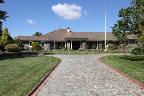 Historic Merryville Homestead - Accommodation Gladstone 0