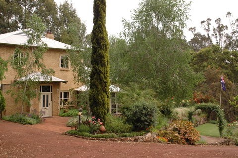 Holberry House - Accommodation Gladstone 1