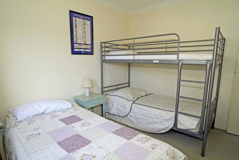 Holiday On The Water - Accommodation Gladstone 3