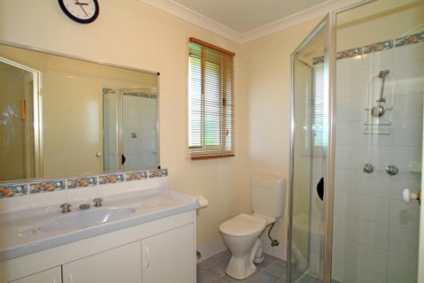 Holiday On The Water - Accommodation Gladstone 2