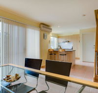 Holidays at Hollydene - Accommodation Gladstone