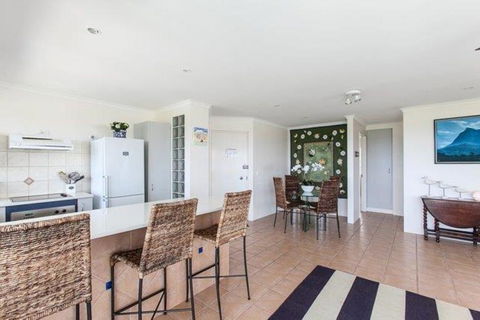 Home Away From Home With Sweeping Ocean Views - Unit 12, 60 Peregian Esplanade - Accommodation Gladstone 3