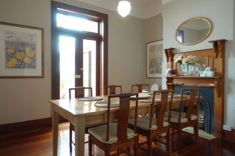 Home Central Perth - Accommodation Gladstone 0