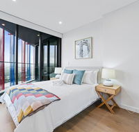 HomeHotel-Luxury Home High Rise with View. - Accommodation Gladstone