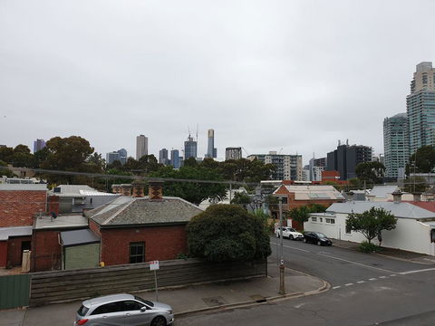 Homely Getaways @ Albert Park - Accommodation Gladstone 2