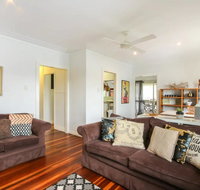 Homely Pembroke On The Park Cottage - Accommodation Gladstone
