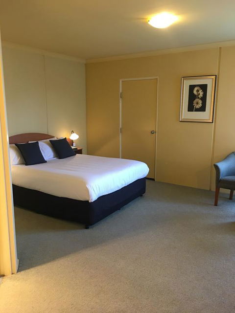 Hopkins House Motel & Apartments - Accommodation Gladstone 3