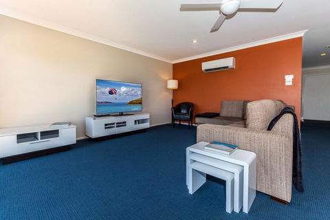 Horizons Golf Club, Villa 123 - Accommodation Gladstone 1