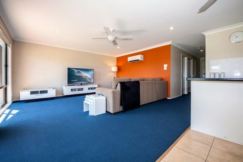 Horizons Golf Club, Villa 123 - Accommodation Gladstone 2