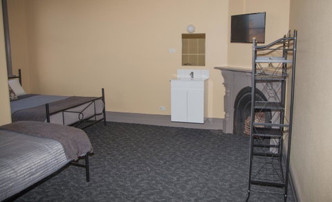 Hotel Cessnock - Accommodation Gladstone 2