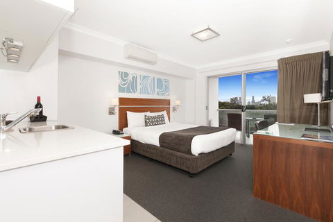 Hotel Chino - Accommodation Gladstone 0