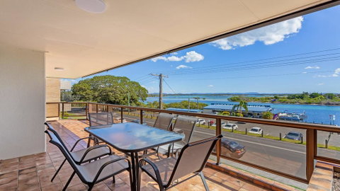 Island View 4 -Opposite Wallis Lake! - Accommodation Gladstone 0