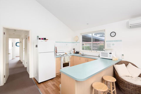 Island Villa - Accommodation Gladstone 3