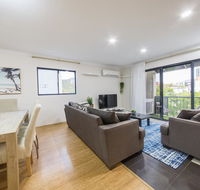 ISOLATION READY Super Size Me Top Location. Isolation Ready. Sanitised. Free CAT Bus Pool Gym and everything at your finge - Accommodation Gladstone