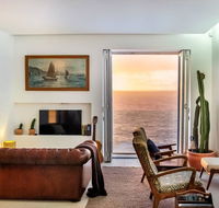 Im living in a dream - Cliffside Penthouse - Accommodation Gladstone