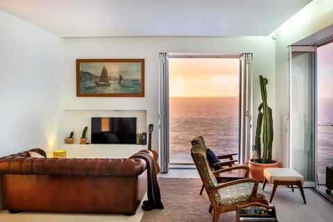 Im Living In A Dream - Cliffside Penthouse - Accommodation Gladstone 0