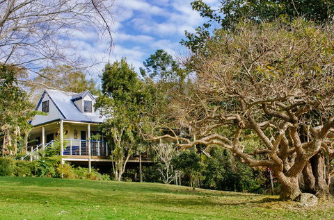 Jacaranda Cottages - Accommodation Gladstone 0