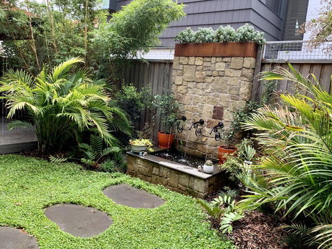 Jacaranda Garden Retreat - Accommodation Gladstone 0
