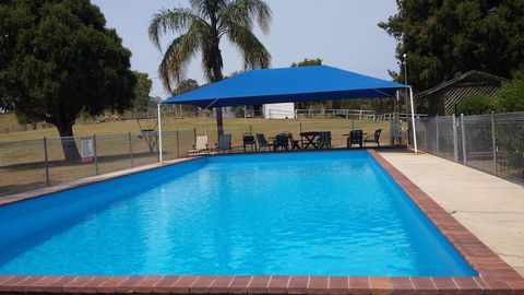 Jacaranda Motor Lodge - Accommodation Gladstone 0