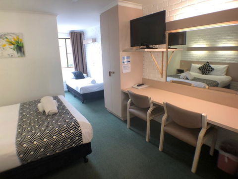 Jacaranda Place Motor Inn - Accommodation Gladstone 1